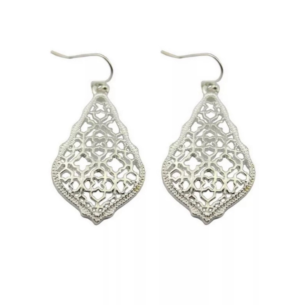 🎁 Gorgeous Silver Tone Filigree Earrings 🎁 NWT